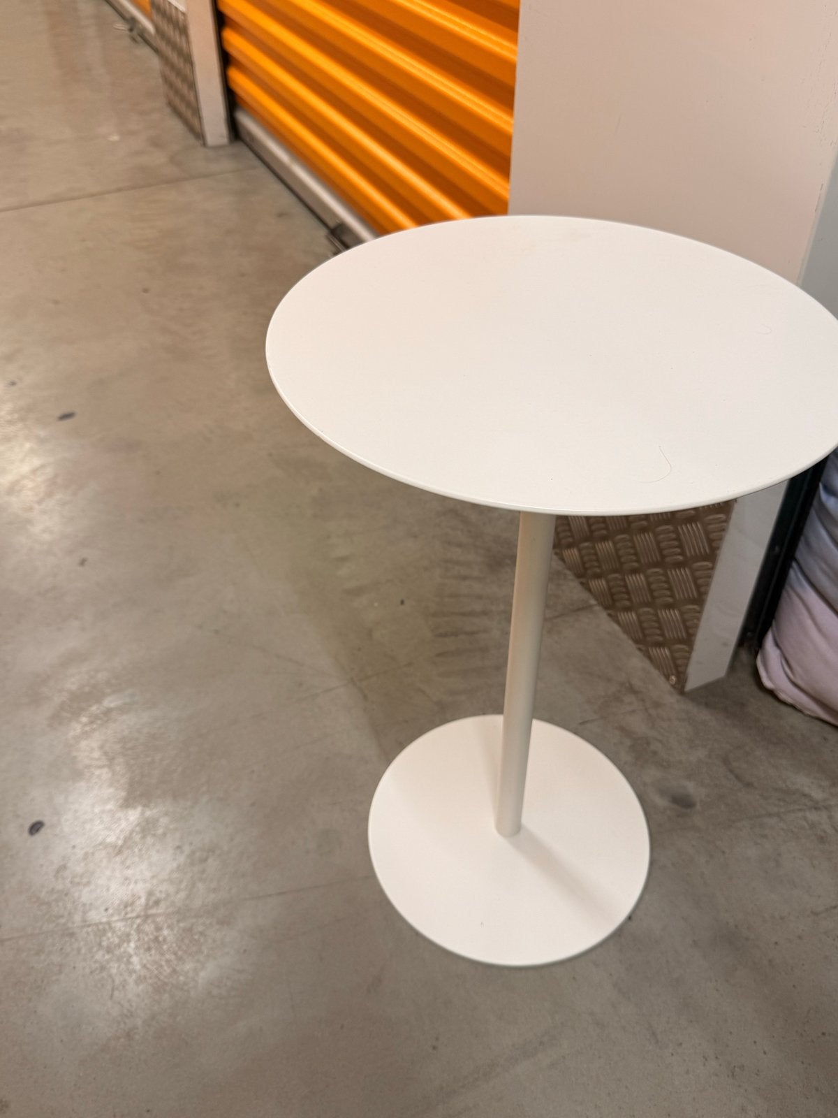 Nieuwe bijzettafel Kwantum gebroken wit direct mee te nemen, 45 tot 60 cm, Minder dan 55 cm, Metaal of Aluminium, Rond
