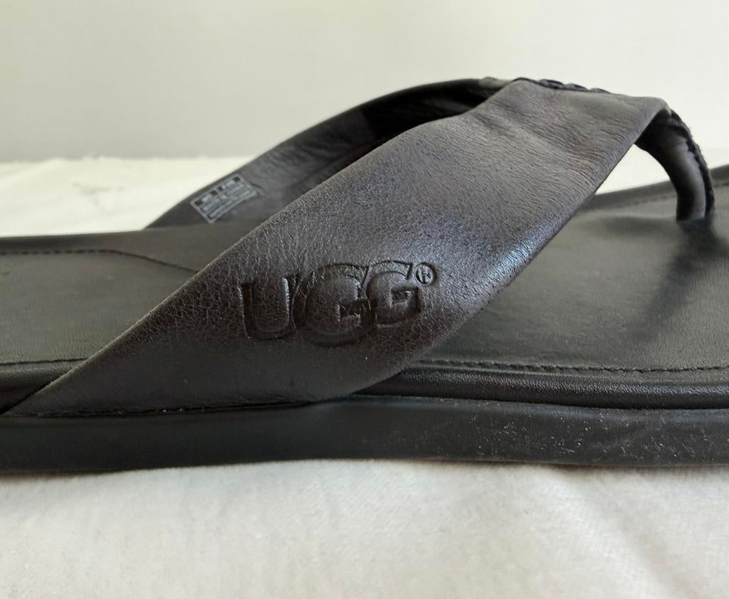 UGG Leren Slippers Heren - Maat US9, Kleding | Dames, Schoenen, Zo goed als nieuw, Ophalen of Verzenden