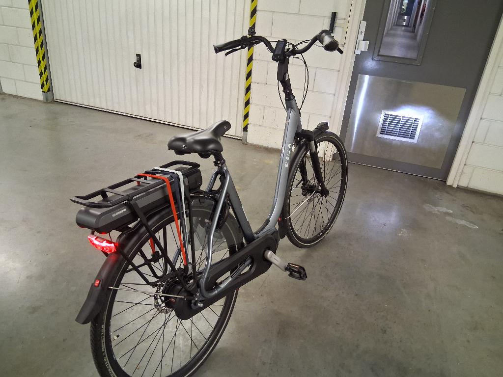 Stella Livorno Elektrische fiets middenmotor-533 km !, Zo goed als nieuw, 51 tot 55 cm, 50 km per accu of meer, Ophalen