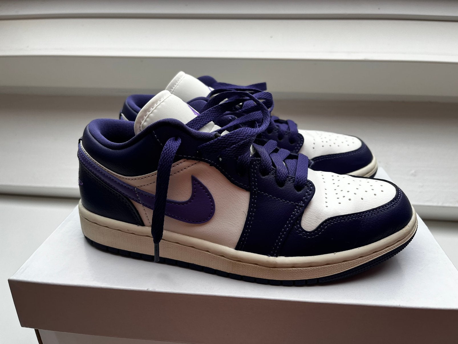 Air jordan 1 Low “sky J purple” nike maat 37,5, Kleding | Dames, Schoenen, Ophalen of Verzenden, Zo goed als nieuw, Overige kleuren