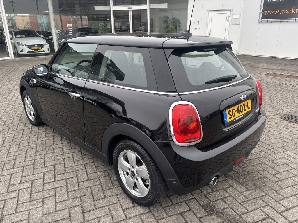 MINI Mini 1.5 Cooper Business Navi Cruise Parkeersensoren, Voorwielaandrijving, Gebruikt, 4 stoelen, Origineel Nederlands