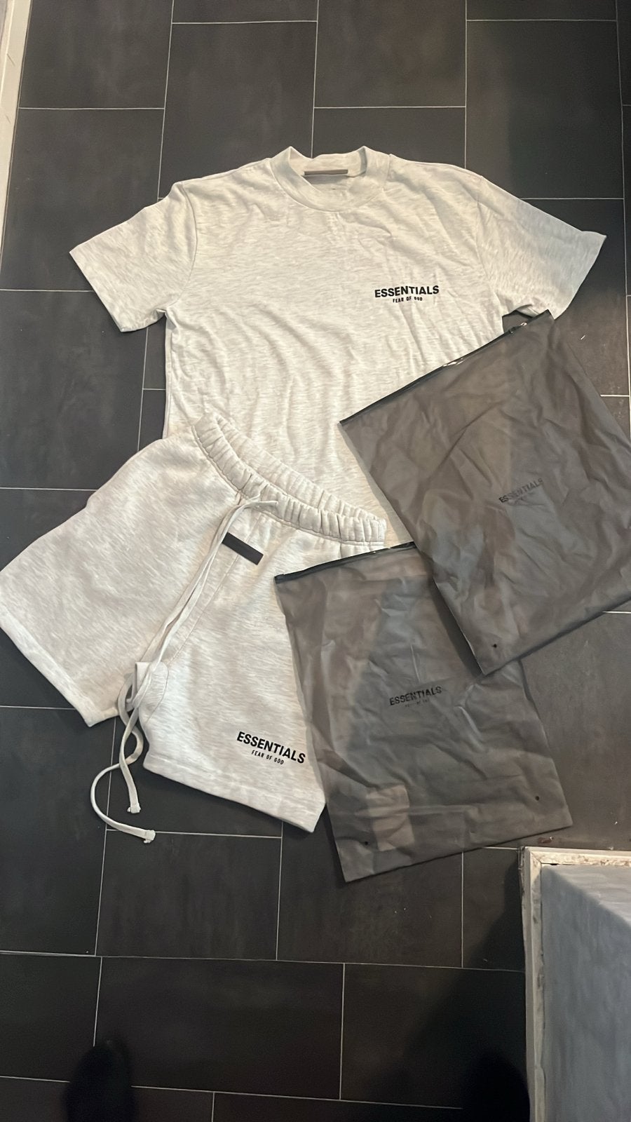 Essentials Fear of God setje - Lichtgrijs T-shirt & Short, Ophalen of Verzenden, Zo goed als nieuw