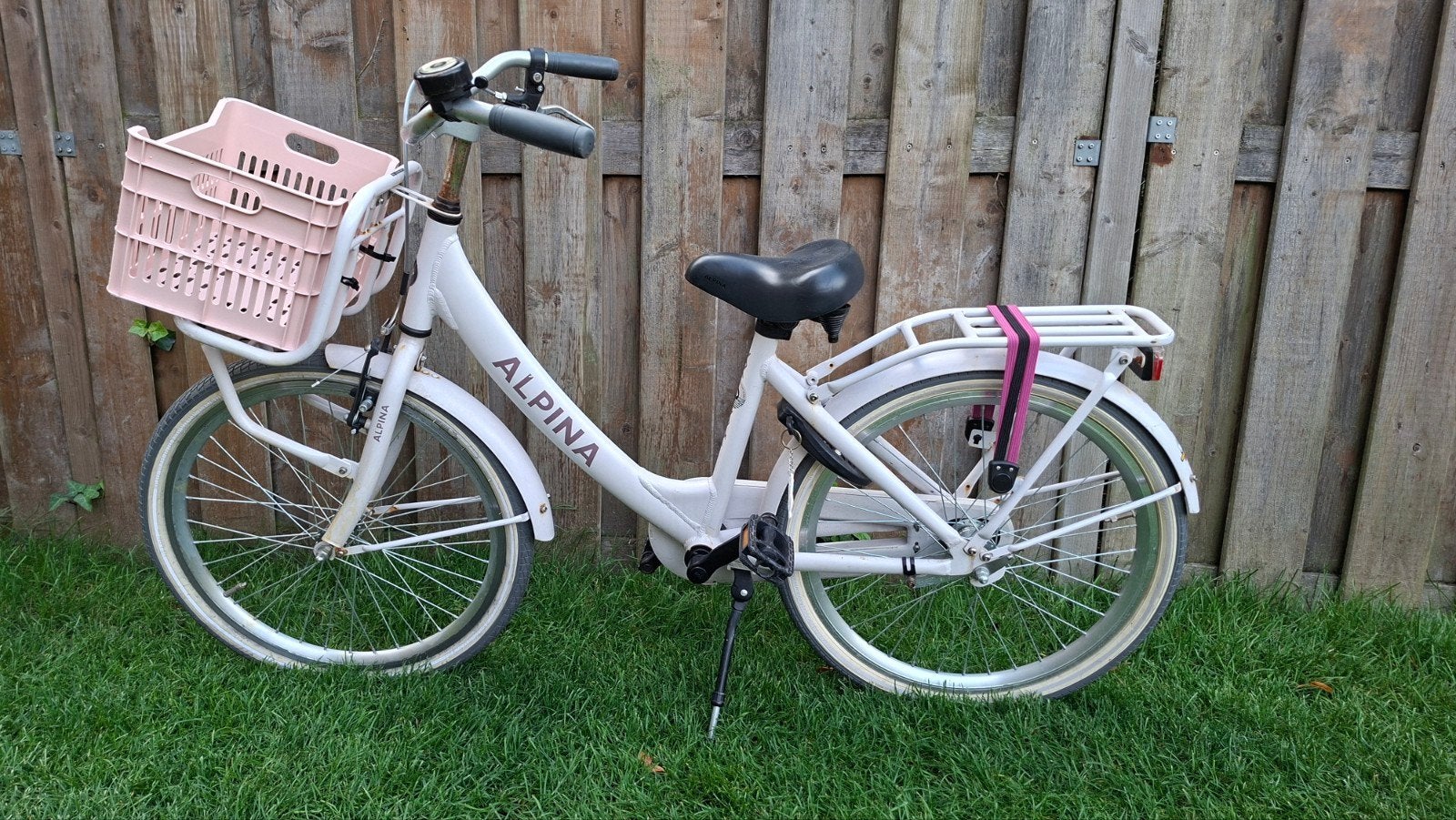 Alpina fiets 22 inch met krat en snelbinders, Fietsen en Brommers, Ophalen, Gebruikt, 22 inch, Alpina