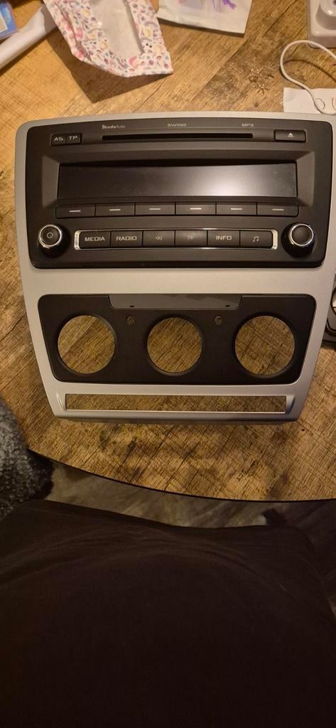 Skoda Octavia 1Z5 Swing Radio CD Speler met Interieur Trim, Ophalen of Verzenden, Gebruikt