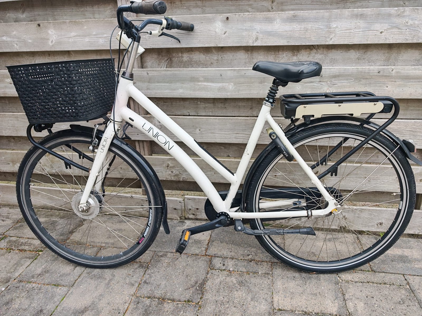 Union E-bike met voorwielmotor en mand ( Defect accu ), Gebruikt, 51 tot 55 cm, 30 tot 50 km per accu, Ophalen