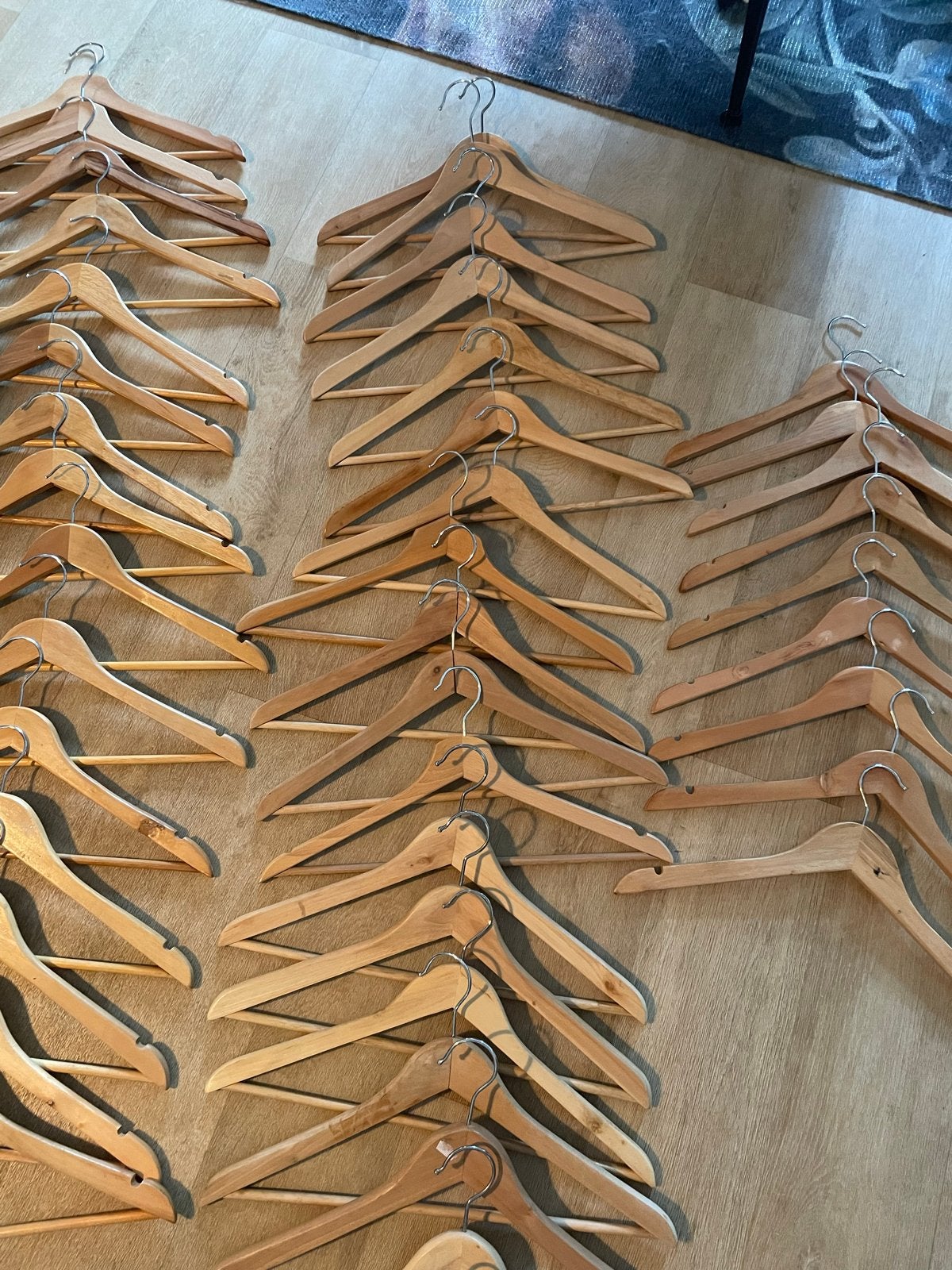 52 Houten Kledinghangers, Kleding | Dames, Kledinghangers, Ophalen of Verzenden, Zo goed als nieuw, Hout, Volwassenen