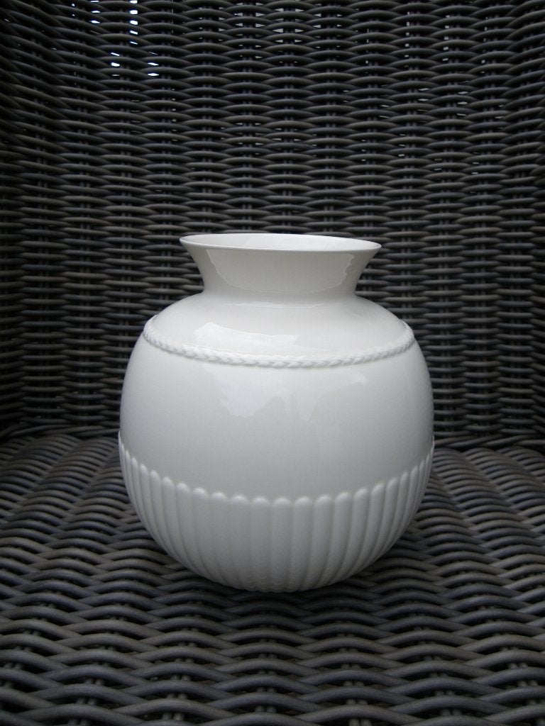 Wedgwood EDME  Grote puntgave bolvaas 20 cm hoog, Ophalen of Verzenden, Zo goed als nieuw, Overige kleuren, Overige materialen