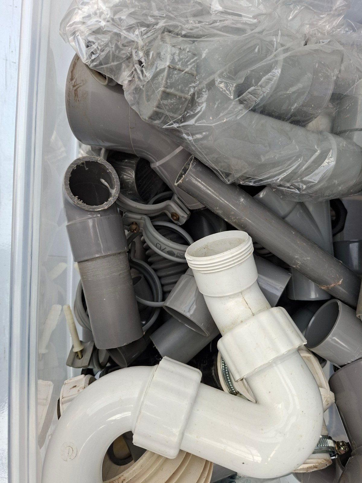 bak met PVC spullen, Doe-het-zelf en Verbouw, Buizen en Afvoer, Ophalen, Pvc, Minder dan 2 meter, 80 mm of meer