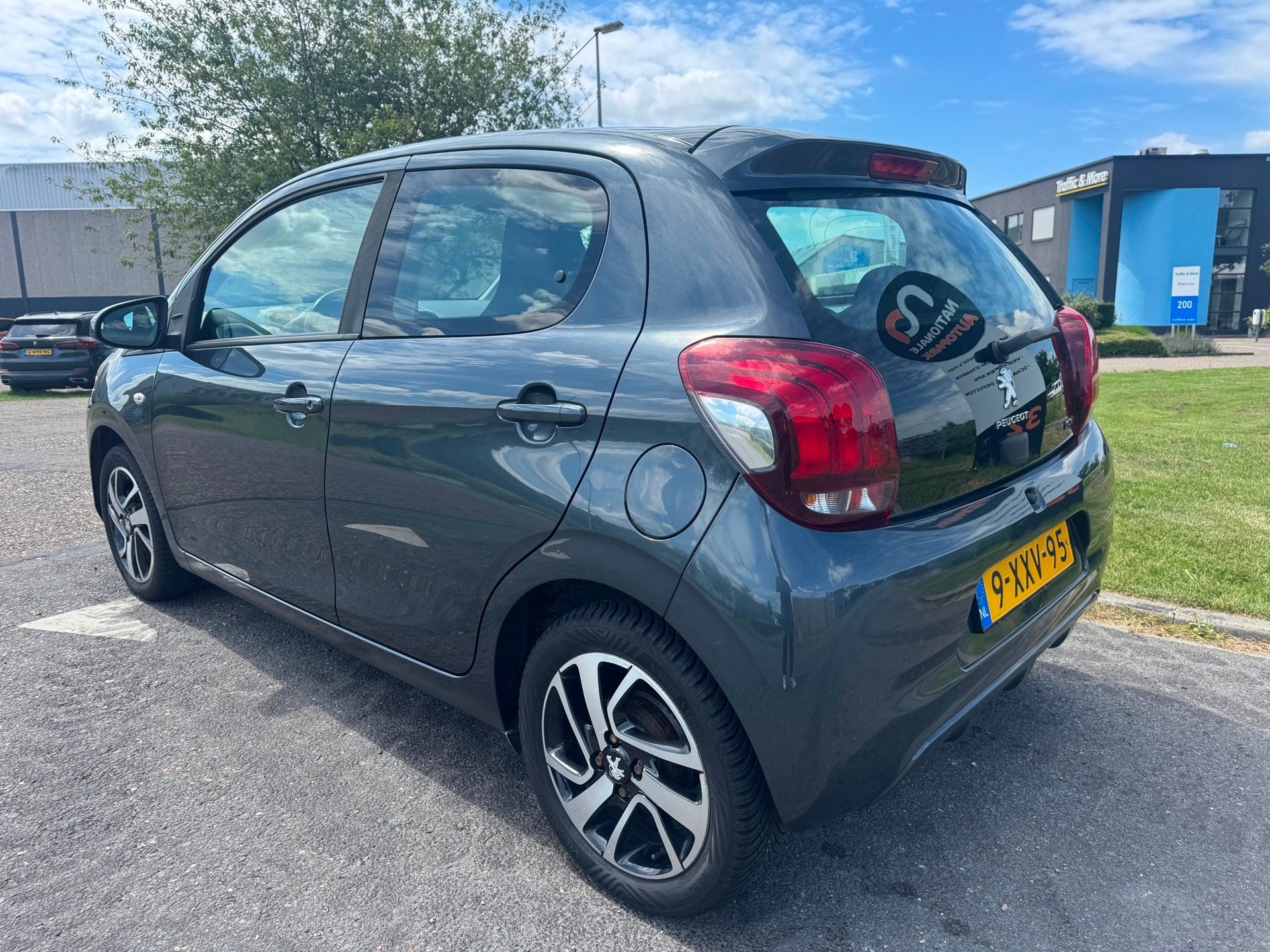 Peugeot 108 2015 * 1.0 VTi Allure * AUTOMAAT * KM NAP * ZEER, Auto's, Euro 5, Gebruikt, 4 stoelen, Origineel Nederlands