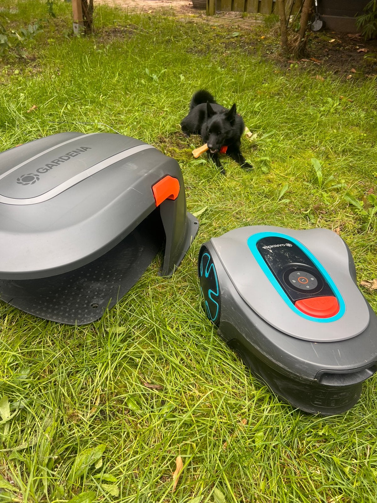 GARDENA SILENO robotmaaier + garage + draad & haringen, Ophalen, Gebruikt, Minder dan 20 cm, Bestuurbaar via app