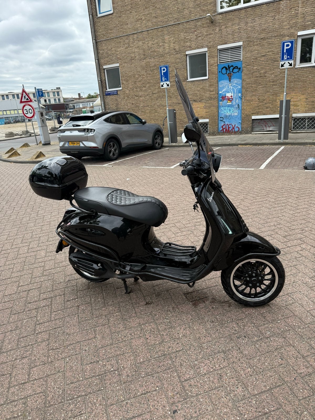 Vespa Sprint 50 4T3V  (2024)- Zwart - Zo goed als nieuw, Fietsen en Brommers, Scooters | Vespa, Ophalen, Maximaal 45 km/u, Vespa S