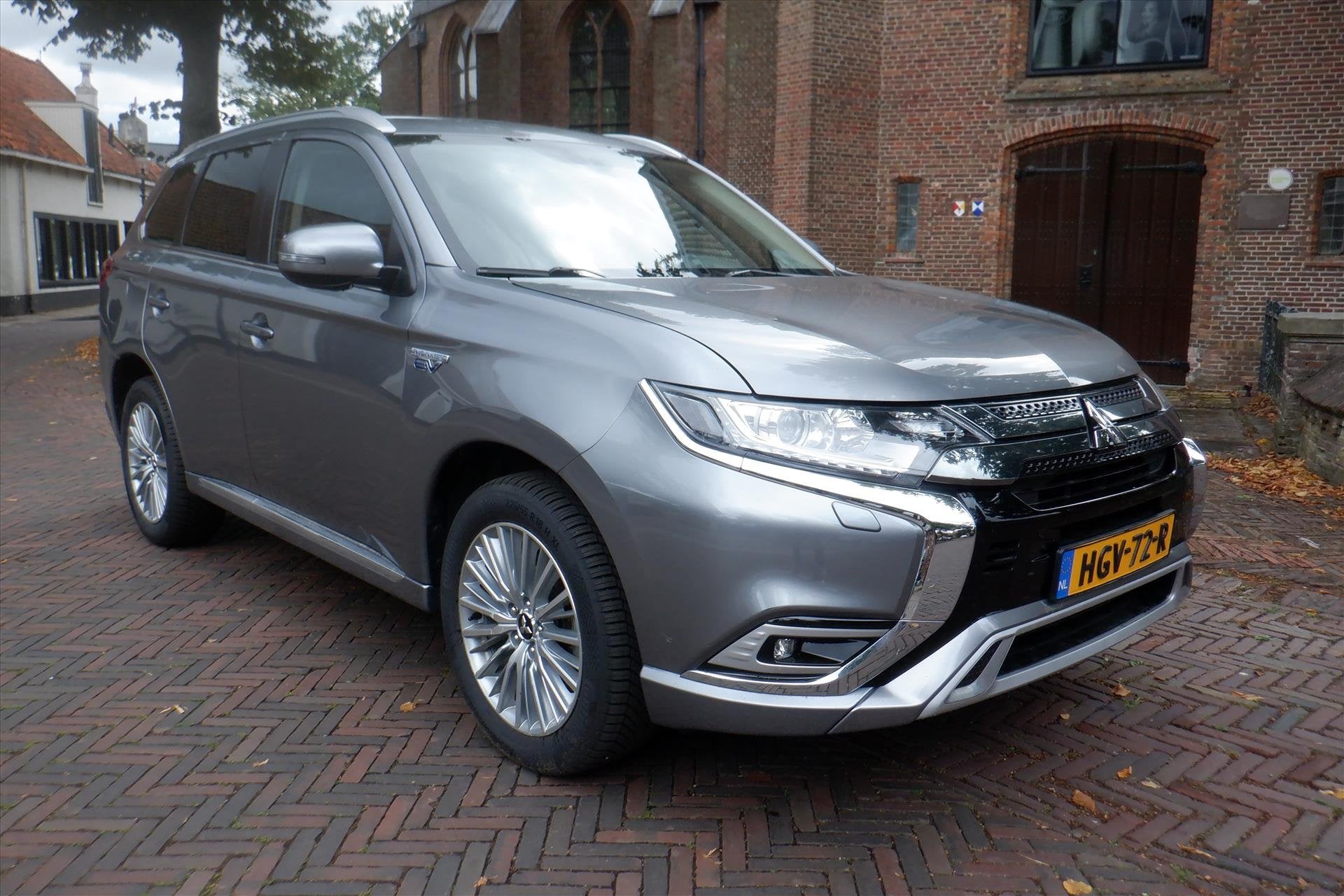 Mitsubishi Outlander 2.4 DOHC MIVEC PHEV 240pk 4WD Aut Inten, 135 pk, 4 cilinders, LED verlichting, Leder en Stof
