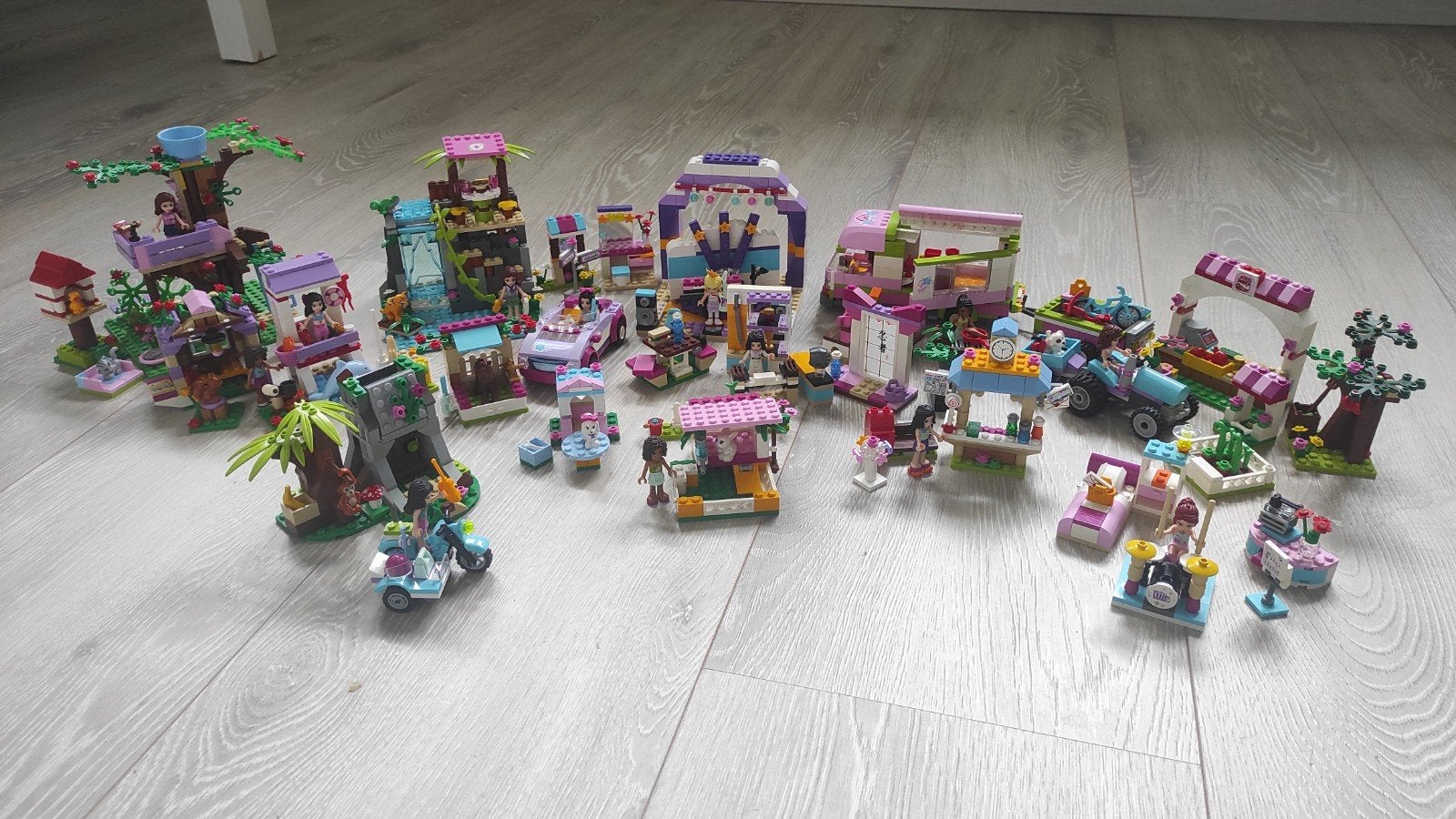 LEGO FRIENDS 15 Sets met handleiding., Ophalen