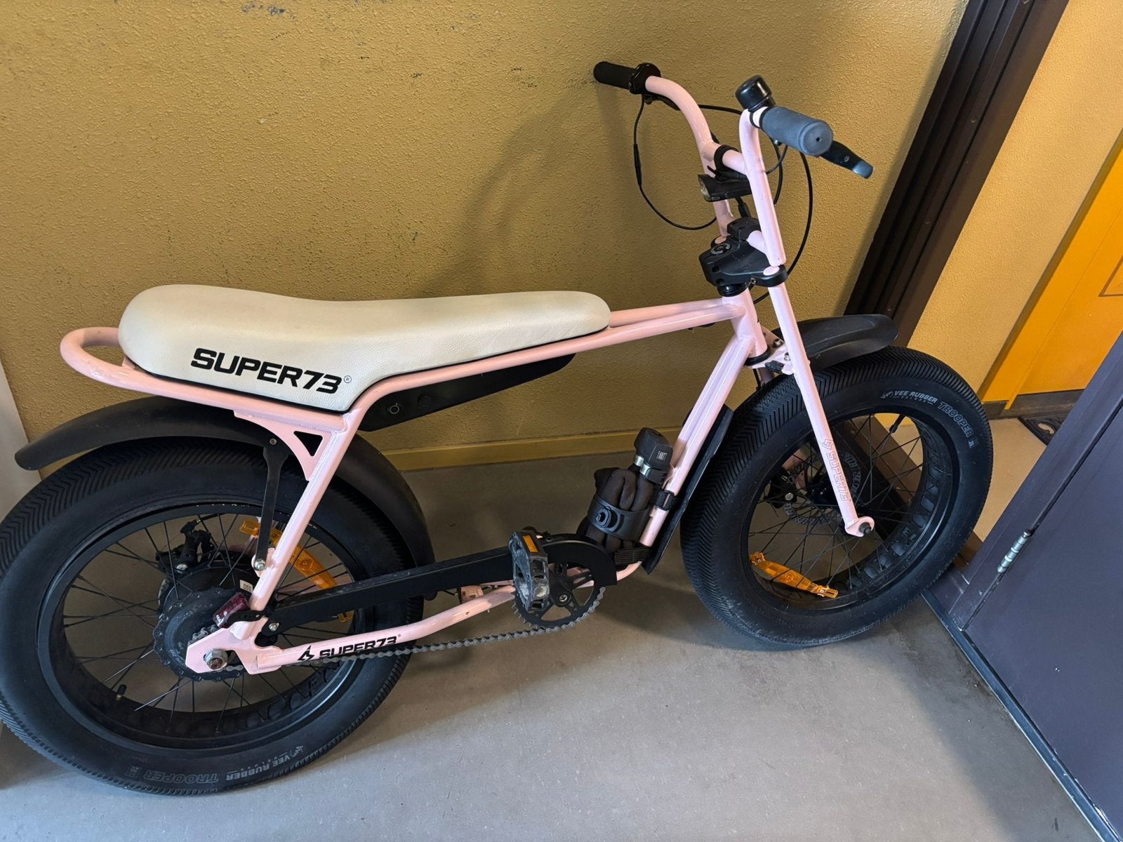 Roze Super73 E-bike - Zo goed als nieuw, Versnellingen, Minder dan 49 cm, Zo goed als nieuw, Schijfrem