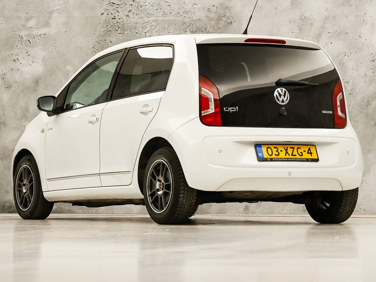 Volkswagen up! 1.0 high up! (NAVIGATIE, 5 DEURS, GETINT GLAS, Voorwielaandrijving, Stof, Gebruikt, Wit