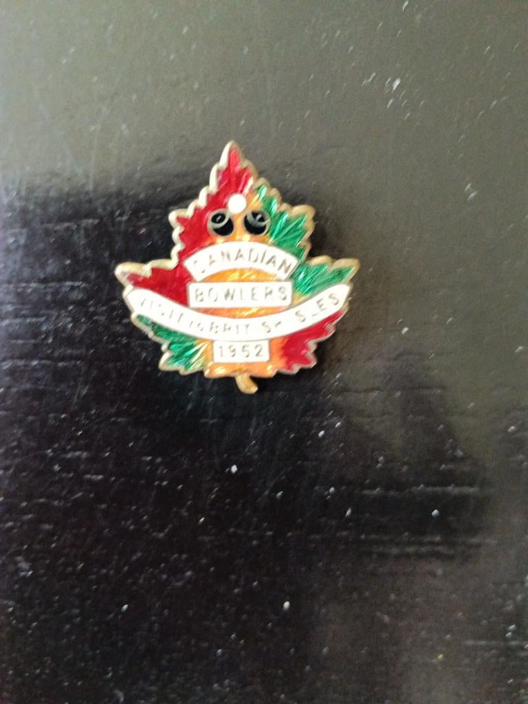 Vintage Canadese Bowlers Speldje 1952 - Esdoornblad, Verzamelen, Speldjes, Pins en Buttons, Ophalen of Verzenden, Gebruikt, Sport
