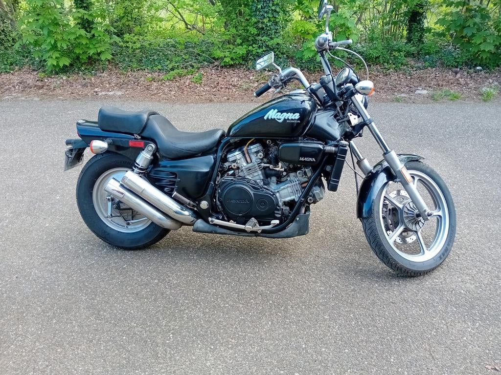 Honda Super Magna V45 - Krachtige Custom Cruiser, Cardan-aandrijving, 4 cilinders, Chopper, Gebruikt