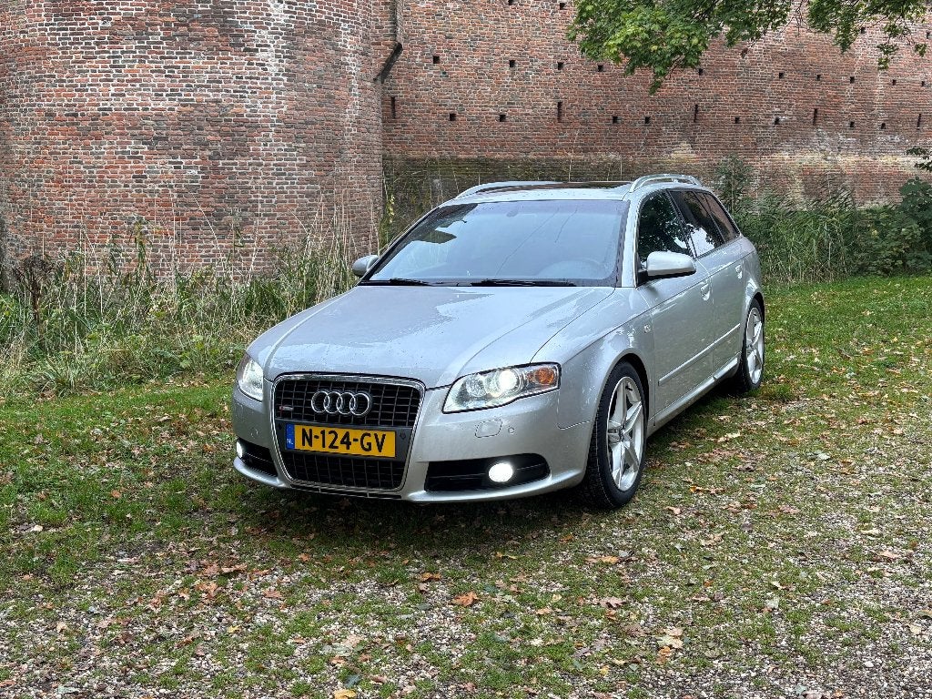 Audi A4 Avant 3.2 V6 FSI Quattro (LPG) - in topstaat, Auto's, Automaat, Dealer onderhouden, 1800 kg, Zwart