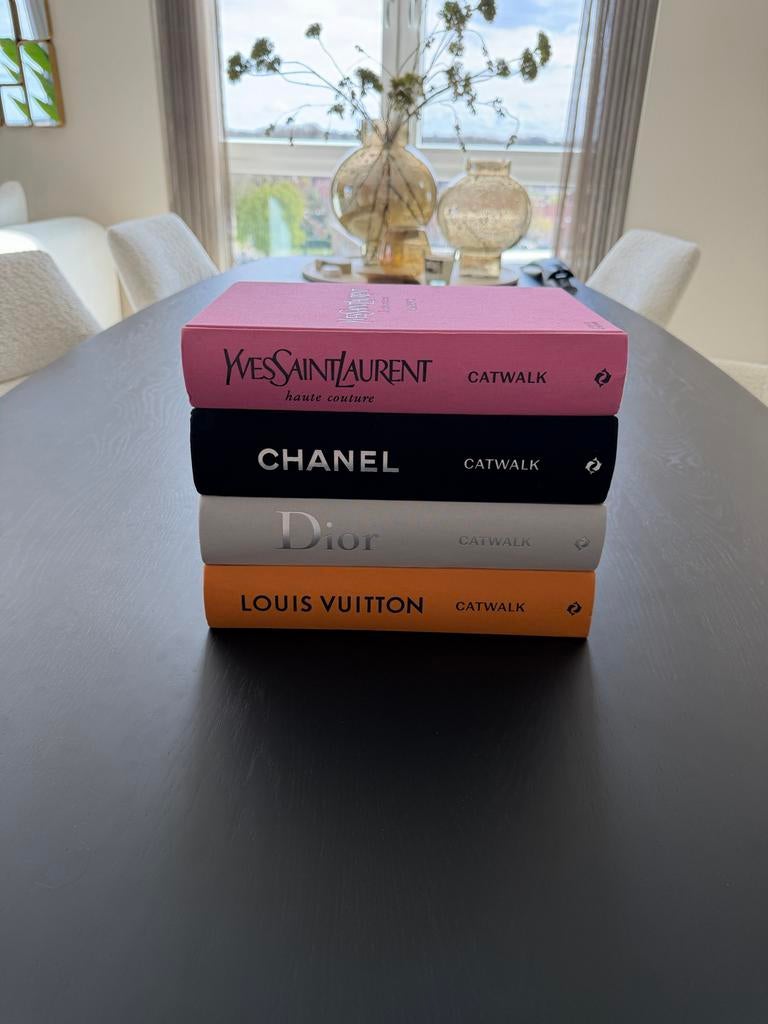 Designer catwalk boeken: YSL, Chanel, Dior, Louis Vuitton, Ophalen of Verzenden, Nieuw, Couturiers
