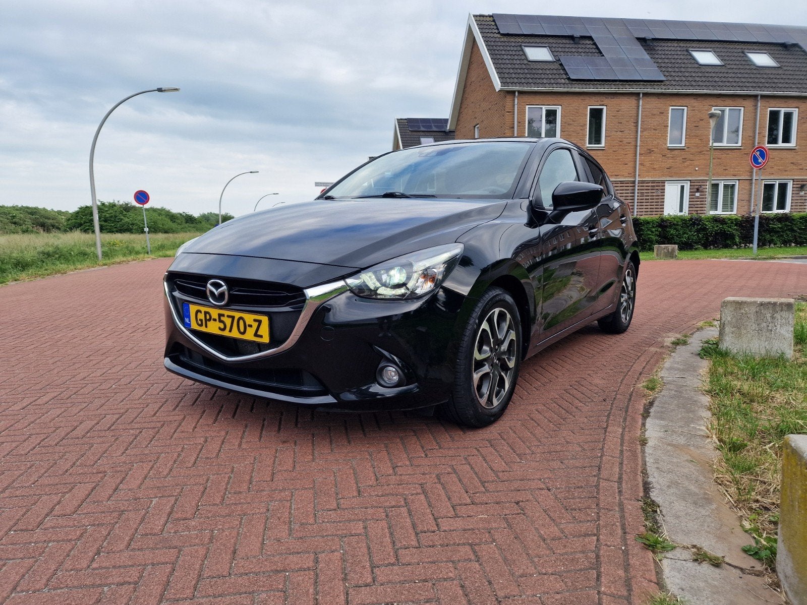 Mazda 2 GT-M 21000km! 1.5 66KW 5DRS 2015 Zwart, Auto's, Voorwielaandrijving, 31 €/maand, 4 cilinders, Zwart