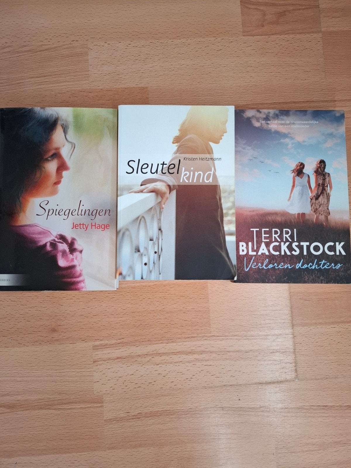 3 romans: Spiegelligen, Sleutelkind, Verloren dochters, Ophalen, Gelezen, Jetty Hage, Kristen Heitzmann, Terri Blackstock, Nederland