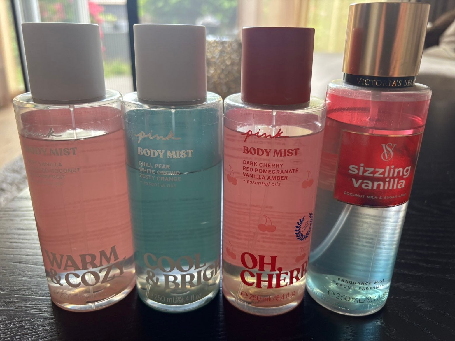 Bodymist victoria secret, Ophalen of Verzenden, Zo goed als nieuw, Zwart, Handen en Nagels