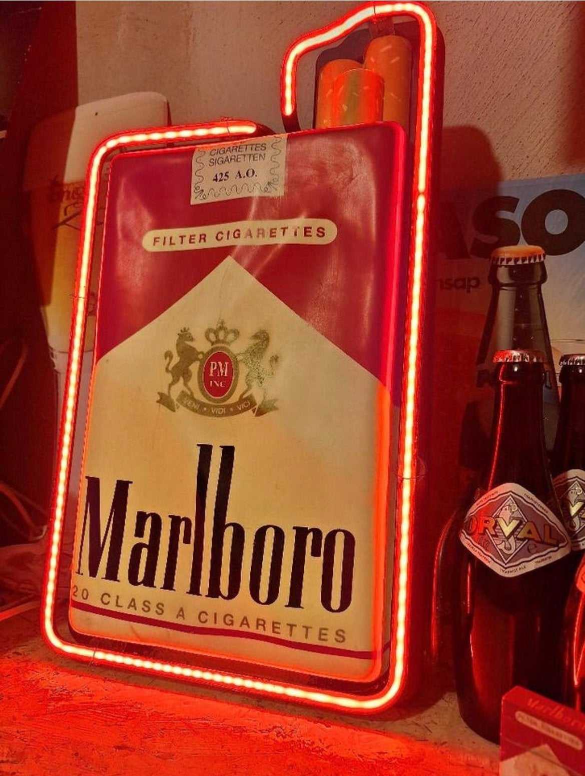 Marlboro sigaretten neon reclame lichtbak, Ophalen of Verzenden, Gebruikt, Lichtbak of (neon) lamp