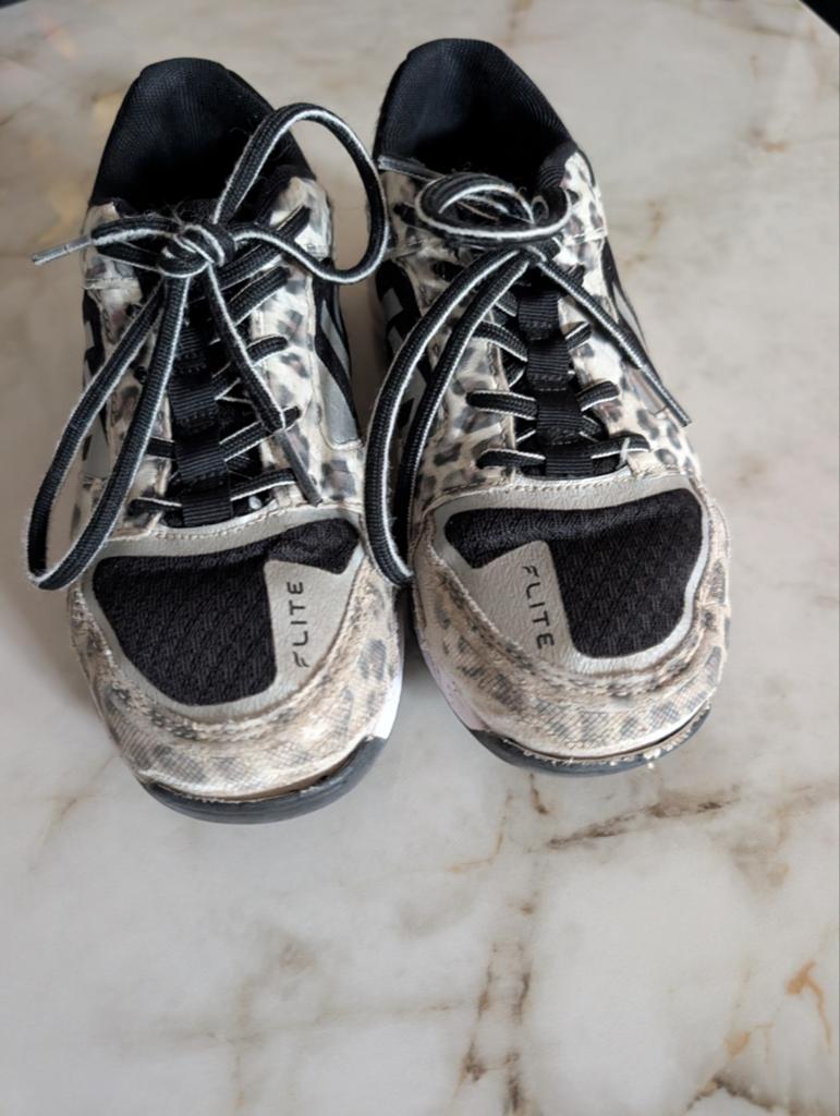 Hockeyschoenen meisje 37, Ophalen of Verzenden, Gebruikt, Schoenen
