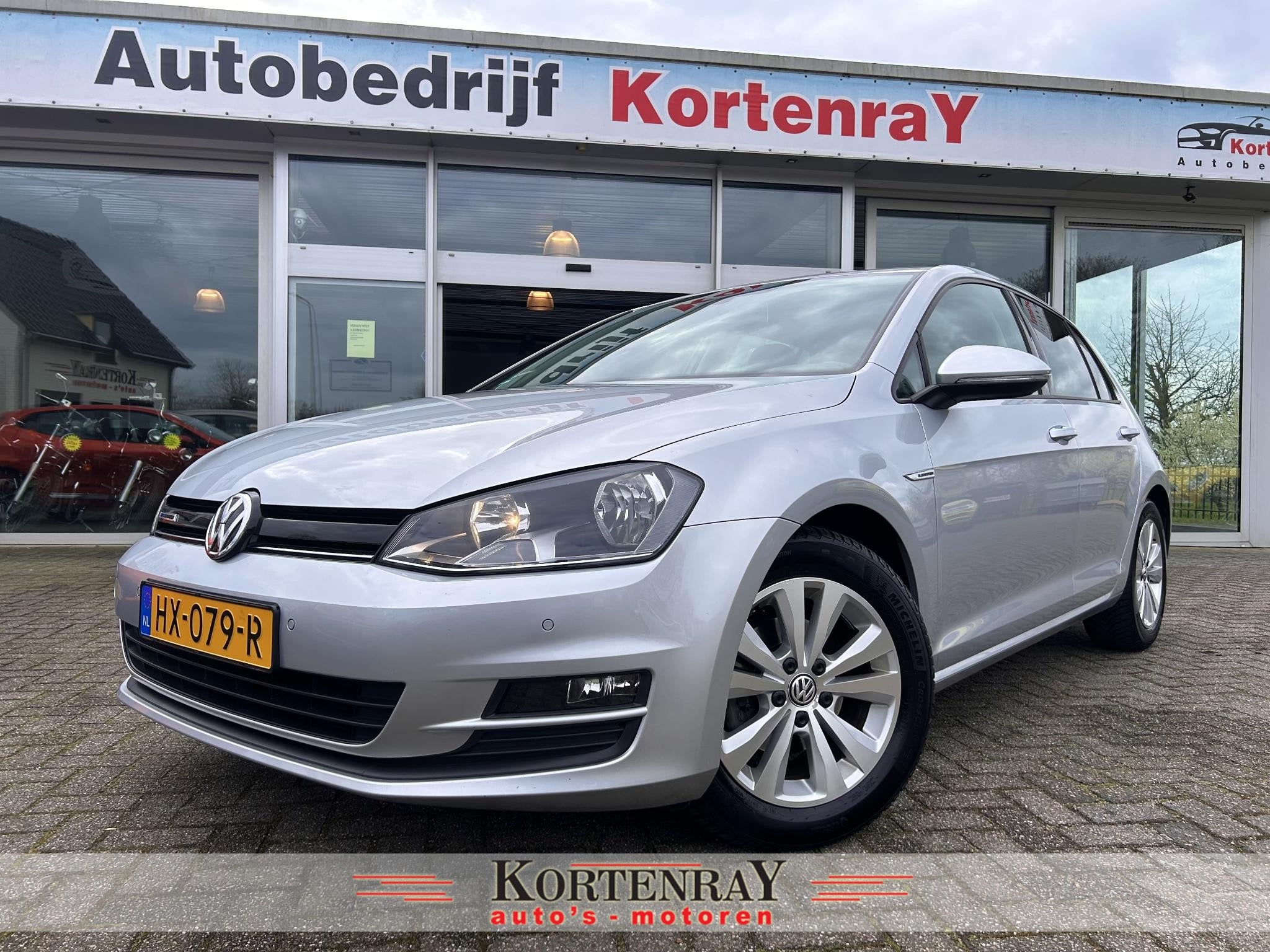 Volkswagen Golf 1.0 TSI NIEUWSTAAT/CAMERA/PDC/NAVI FULL MAP/, Voorwielaandrijving, Dealer onderhouden, Stof, Gebruikt