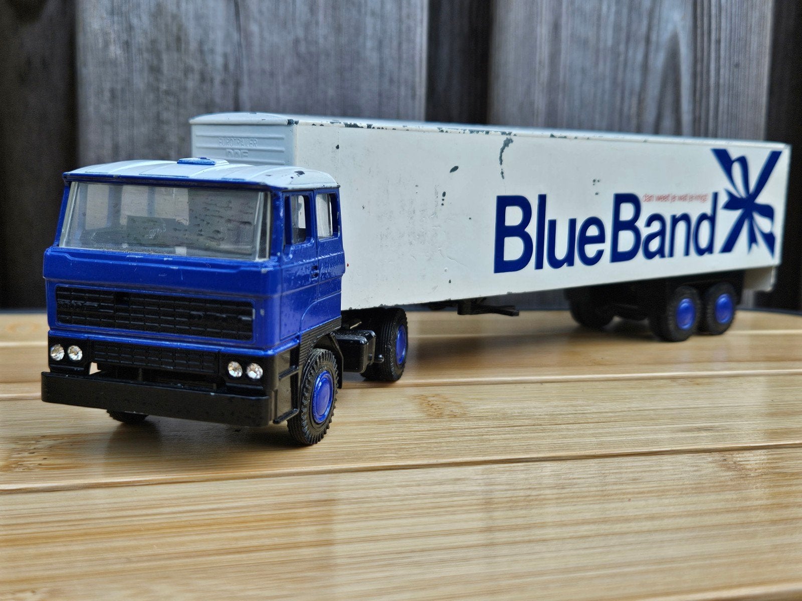 Lioncar DAF 2800 Blueband Eurotrailer (2) 1:50 Metaal, Ophalen of Verzenden, Gebruikt, Bus of Vrachtwagen, Lion Toys