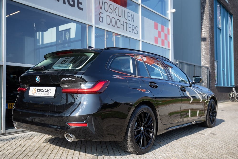 BMW 3-serie Touring 330e xDrive Touring Sport Line | Trekhaa, Gebruikt, Zwart, 4 cilinders, Leder en Stof