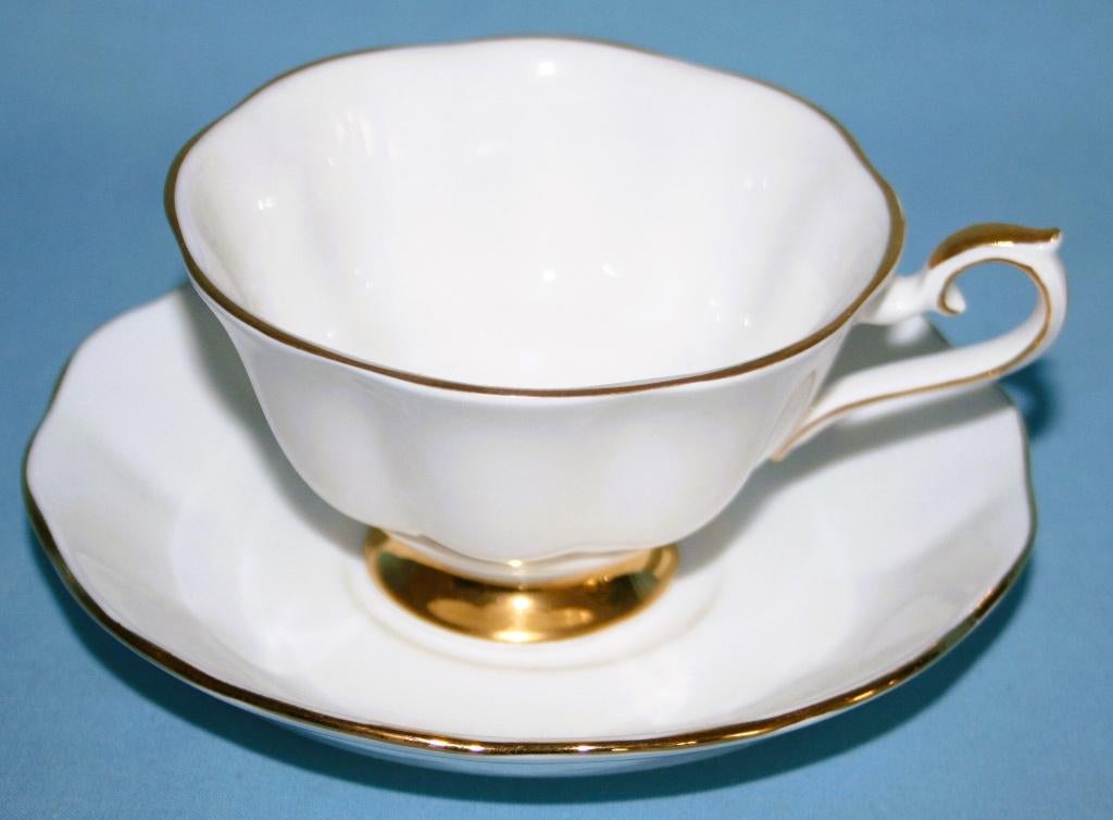 Royal Albert " Val D'or " Avon Style Kop & Schotel - NIEUW, Nieuw, Nieuw, Ophalen of Verzenden, Nieuw