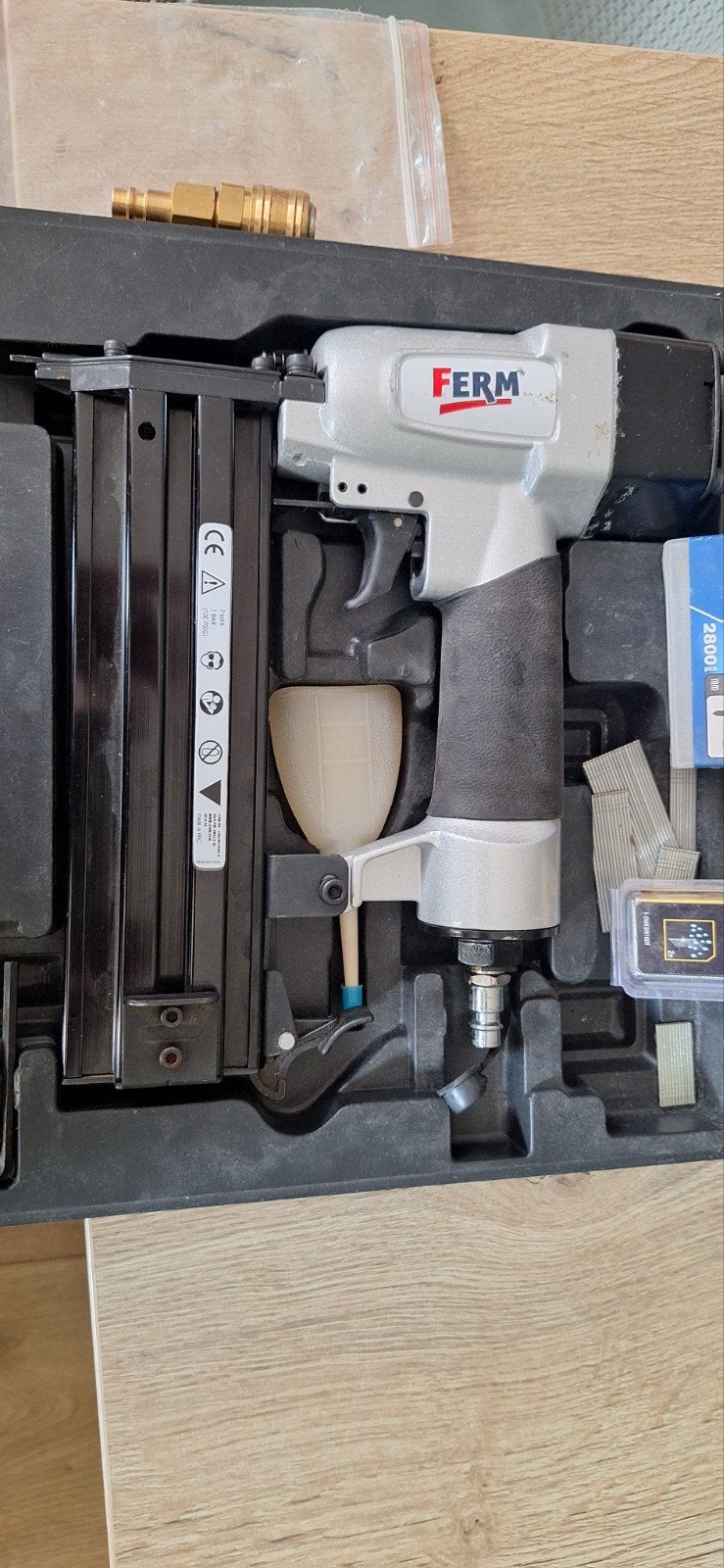 Ferm Tacker/Nietmachine met Nagels en Nietjes, Ophalen of Verzenden, Gebruikt, Tacker/nietmachine, Ferm