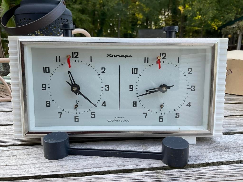 Mooie mechanische JANTAR schaakklok, doos + handleiding., Ophalen of Verzenden, Zo goed als nieuw, Wandklok