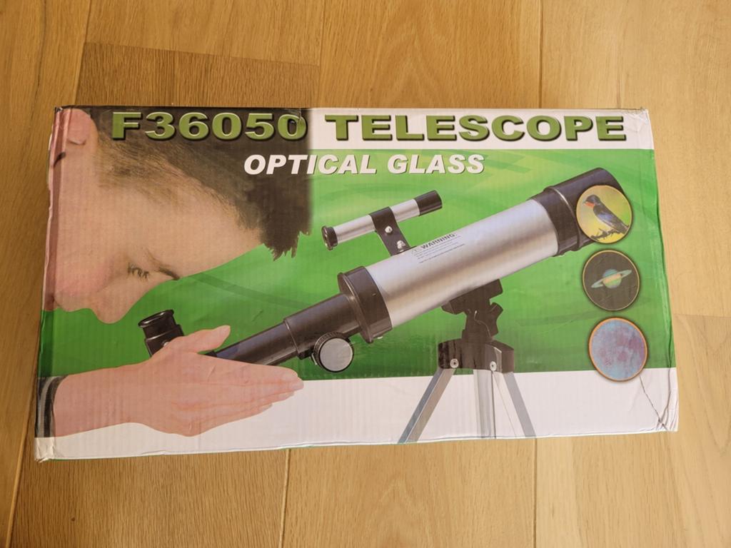 F36050 Telescoop met statief, Lenzentelescoop (refractor), Ophalen of Verzenden, Minder dan 80 mm, Nieuw
