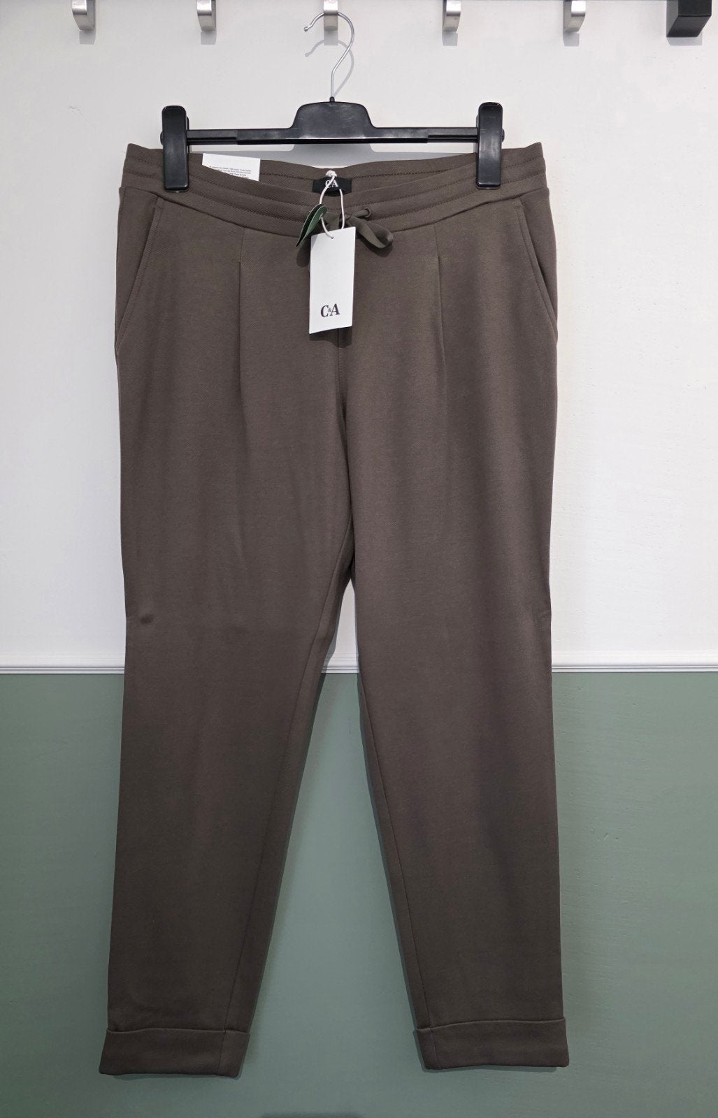 Dames C&A pantalon tapered fit broek maat 42 bruin NIEUW, Bruin, Maat 42/44 (L), Nieuw, Ophalen of Verzenden