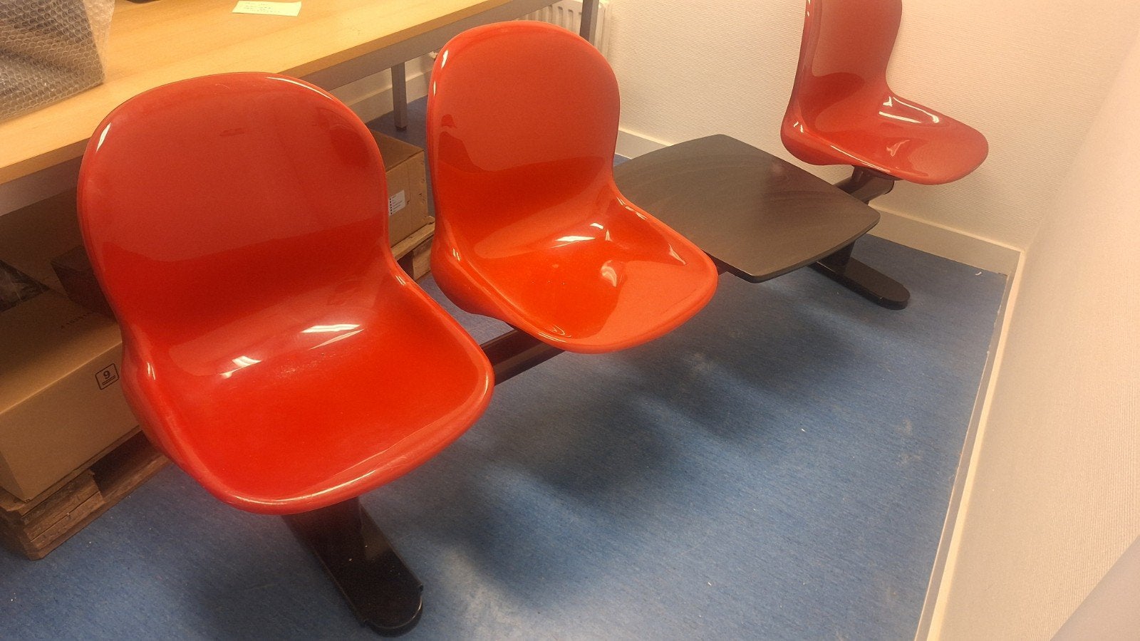 bijzondere driezitter, Huis en Inrichting, Stoelen, Ophalen, Kunststof, Drie, Zo goed als nieuw