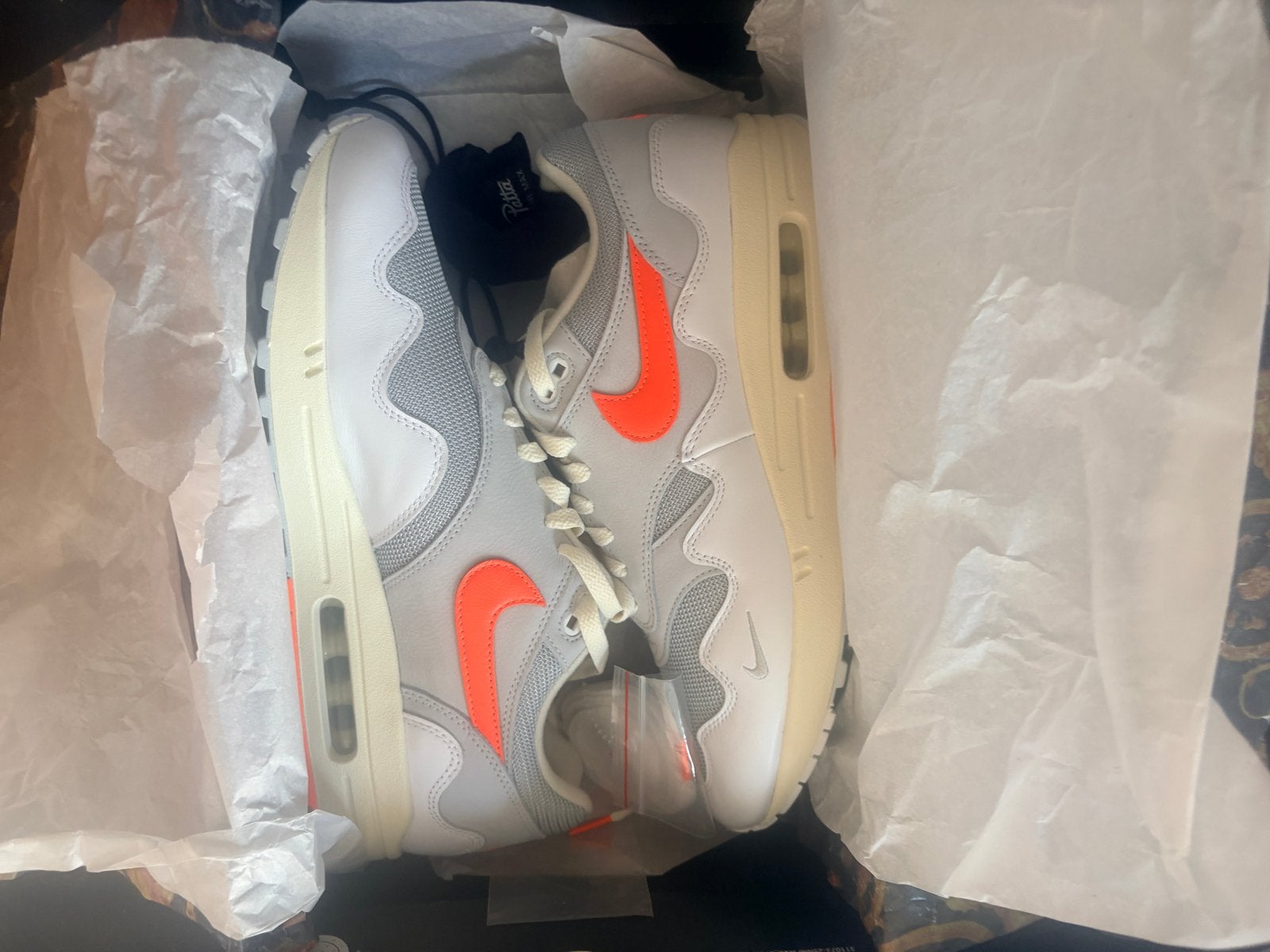 Nike Air Max 1 Patta crimson wave hyper maat 46, Ophalen of Verzenden, Nieuw, Overige kleuren, Sneakers of Gympen