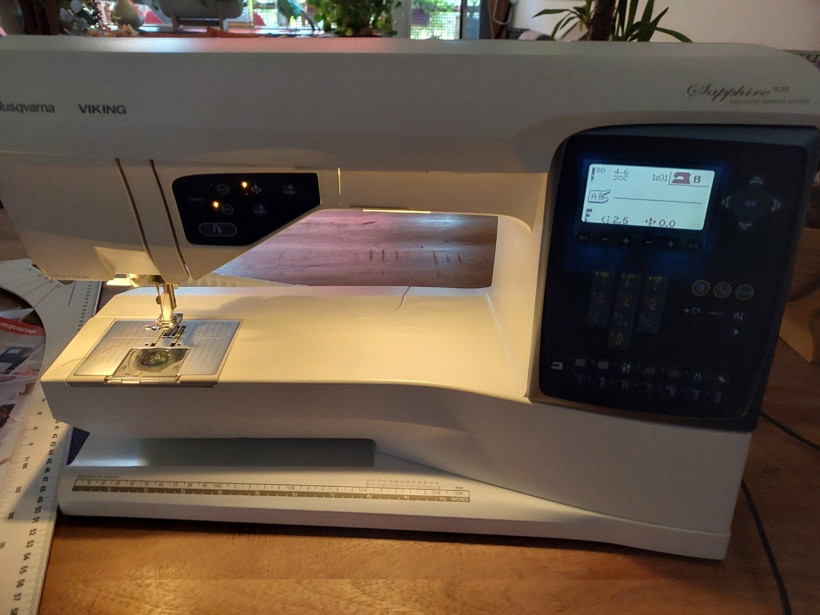 Husqvarna Sapphire 830 naaimachine met accessoires, Hobby en Vrije tijd, Ophalen, Gebruikt, Naaimachine, Husqvarna