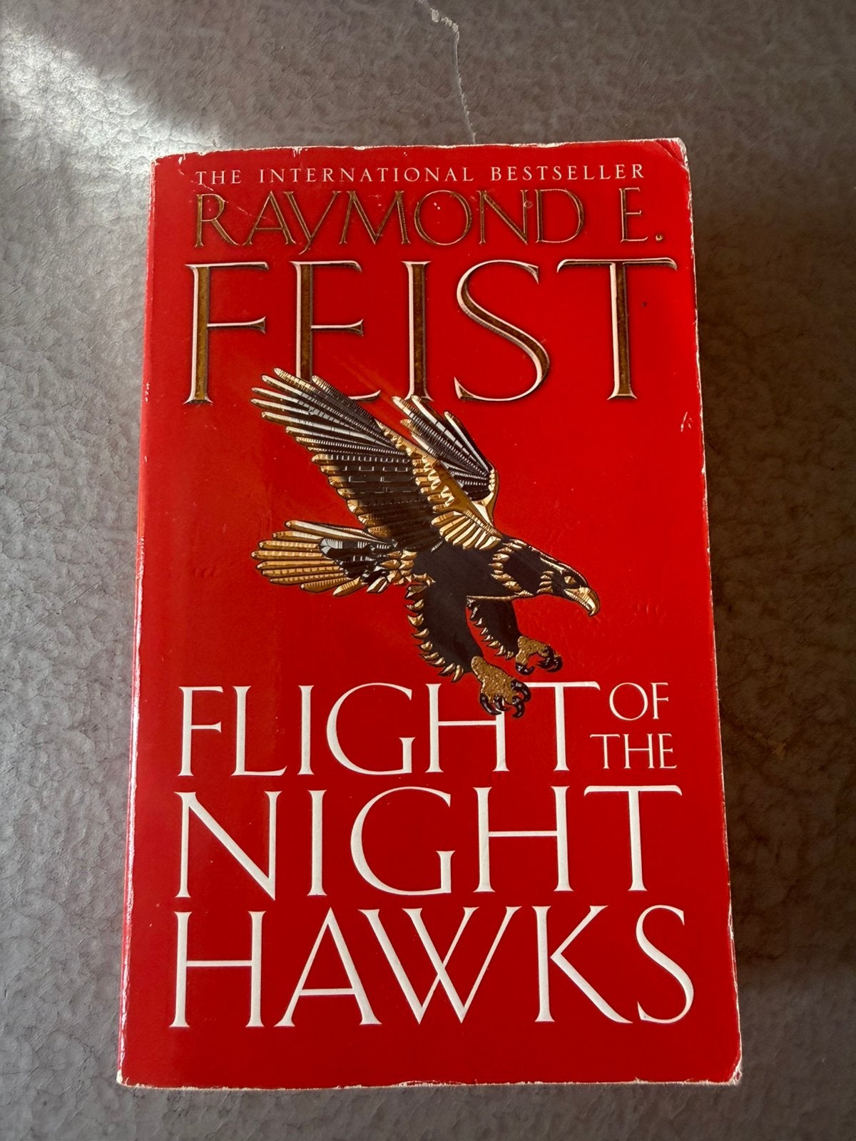 Flight of the Nighthawks UK - Raymond E Feist 2006, Boeken, Ophalen of Verzenden, Gelezen, Amerika