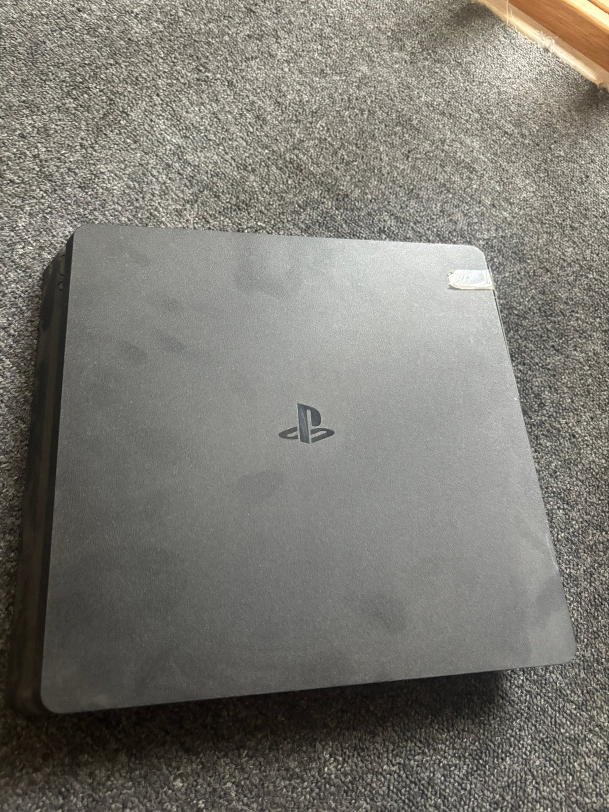 PS4 + gratis controller, werkt goed, lichte schade, Computers en Software, Ophalen, Gebruikt, 15 inch, 2 tot 3 Ghz