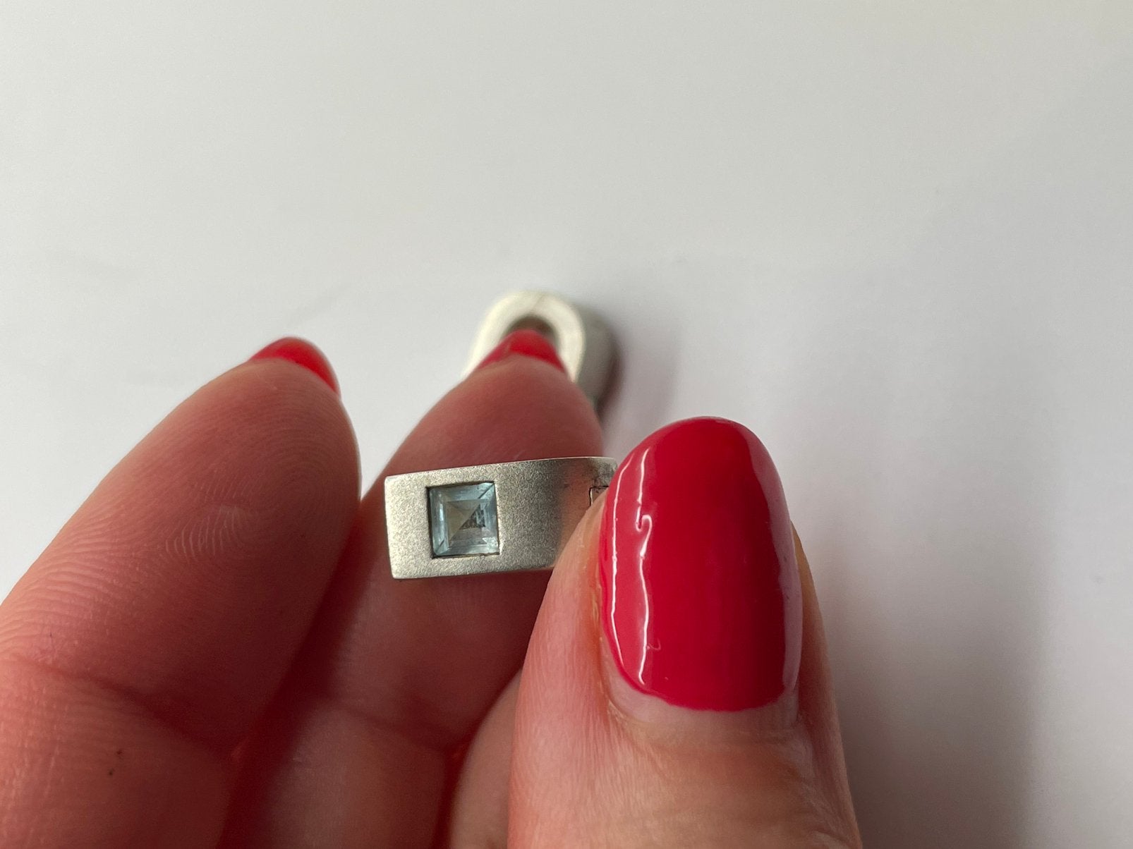 E595 Prachtige zilveren oorbellen lichtblauwe steen, Ophalen of Verzenden, X, Zilver, Zilver