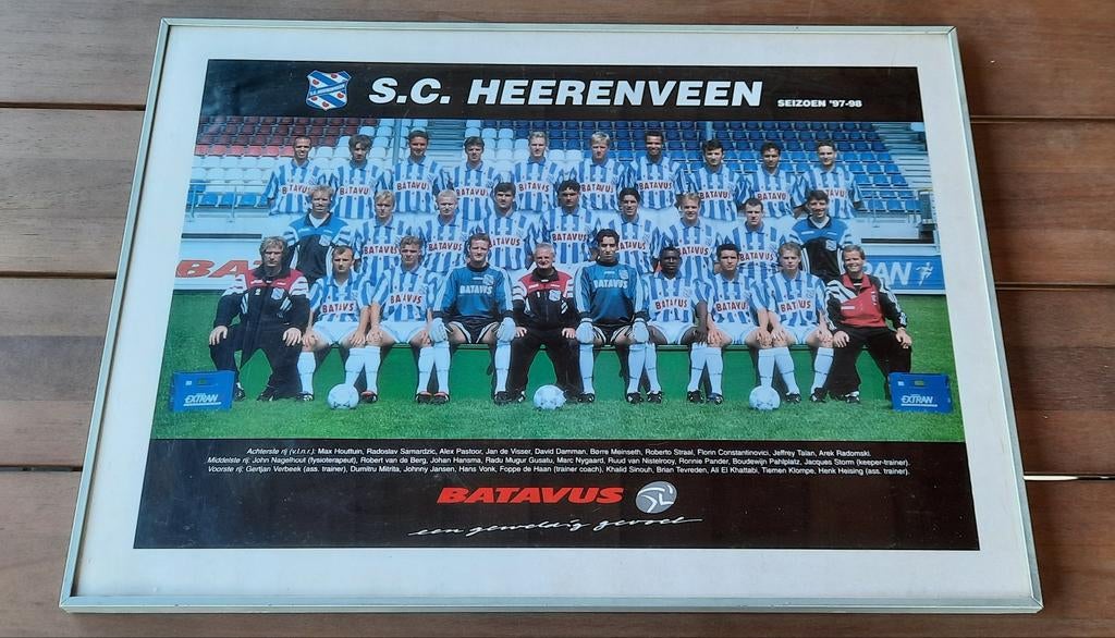 SC Heerenveen Teamfoto/poster Seizoen '97-'98 - Ingelijst, Ophalen of Verzenden, Zo goed als nieuw