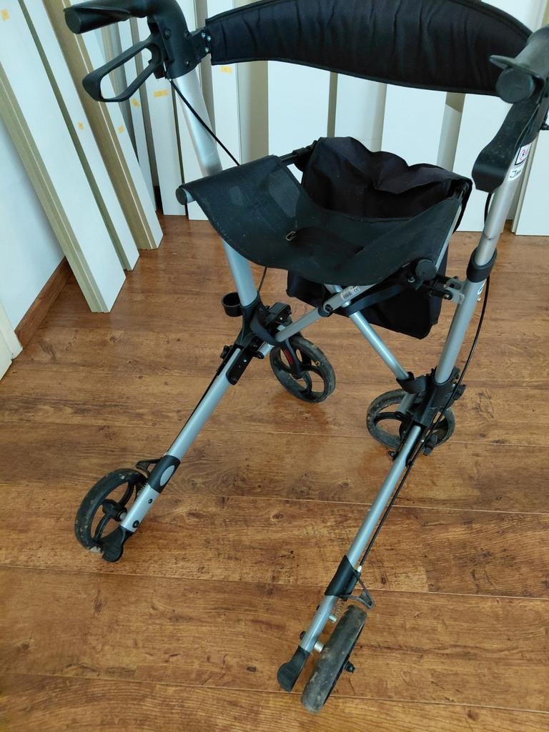 2 rollaters, Ophalen, Elektrische rolstoel