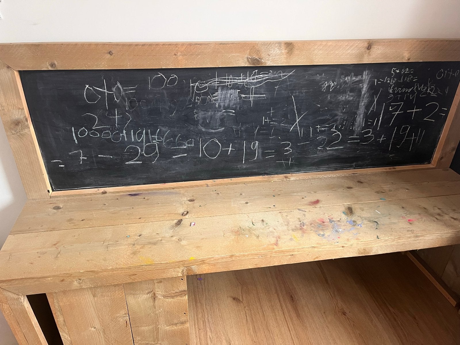 Houten speeltafel met krijtbord (170x50 cm), Ophalen, Gebruikt