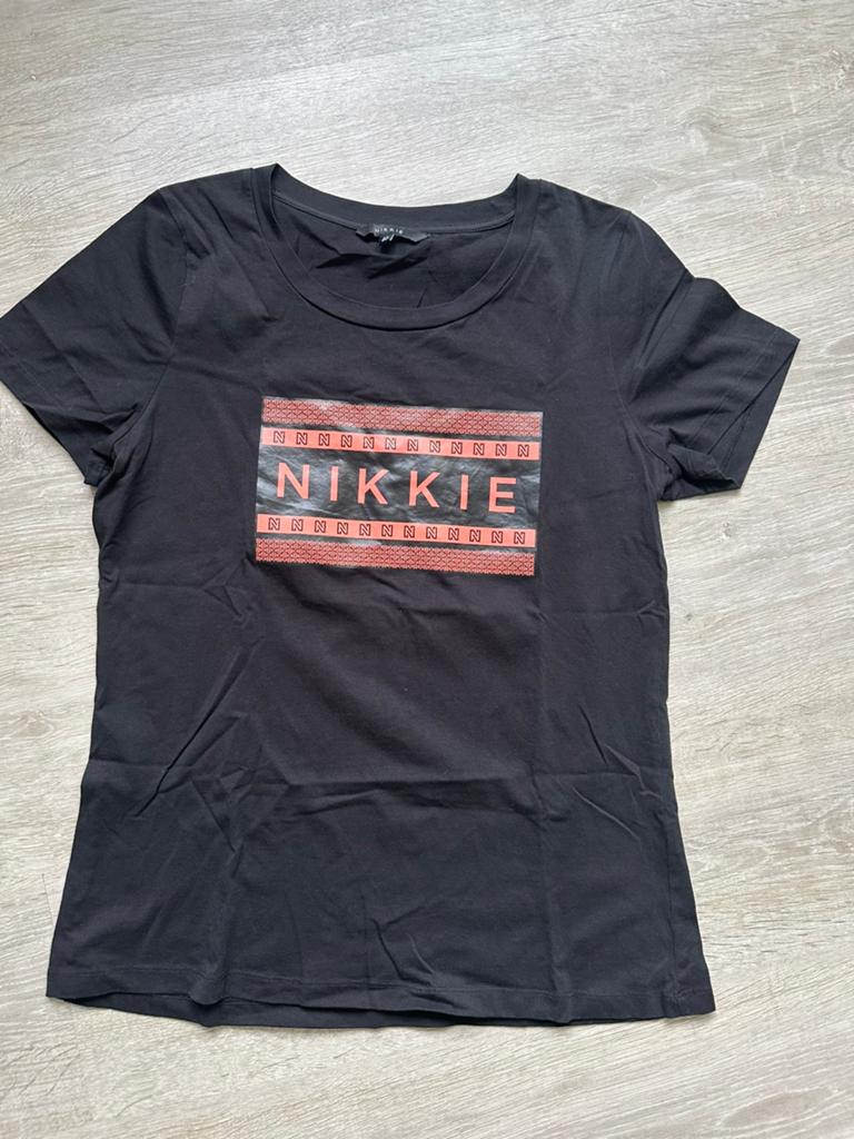 Nikkie shirt, Kleding | Dames, T-shirts, Zwart, Maat 42/44 (L), Ophalen of Verzenden, Zo goed als nieuw