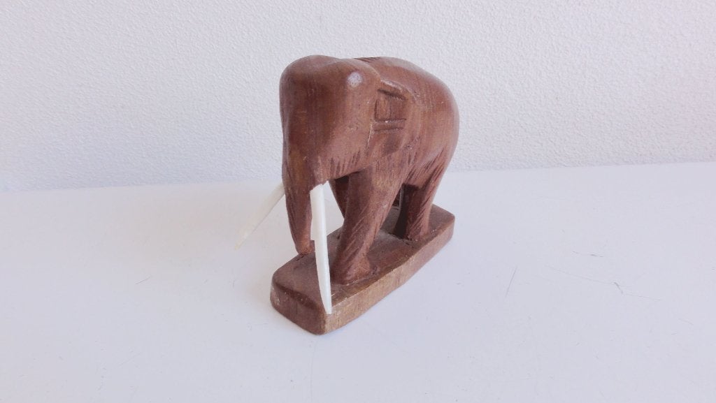 Olifant, uit hout gesneden, Antiek en Kunst, Houtsnijwerk, Minder dan 20 cm, Ophalen of Verzenden, Zoogdier