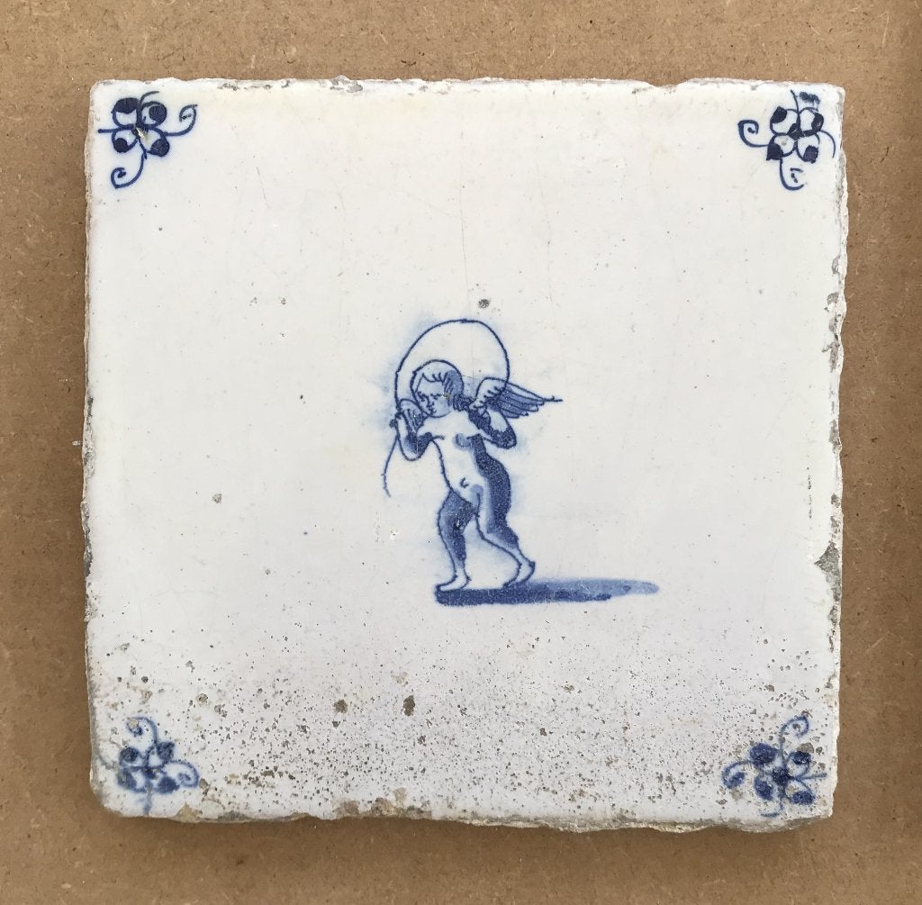 Tegel engeltje cupido touwtjespringen Bodemvondst ca. 1700, Verzenden