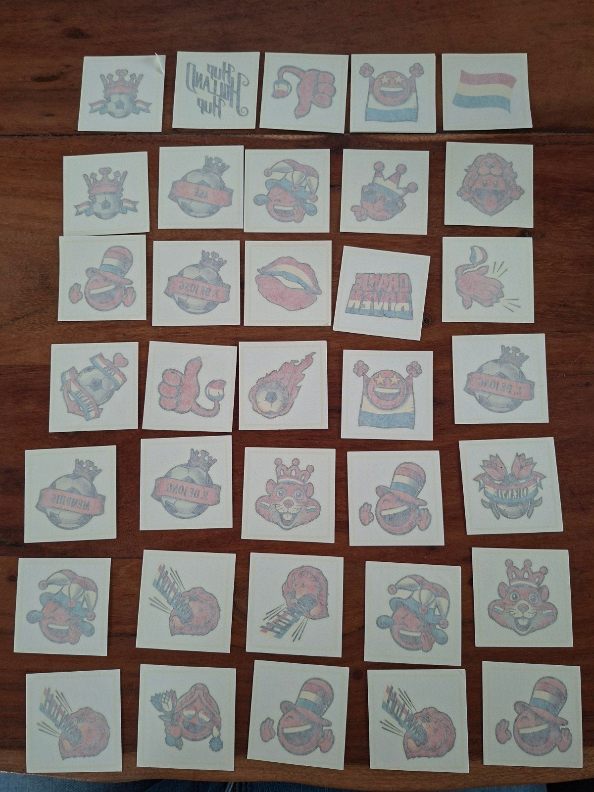 35 wk oranje tatoeages tatoes plakplaatjes voetbal, Ophalen of Verzenden, Nieuw, Versiering, Oranje of Koningsdag