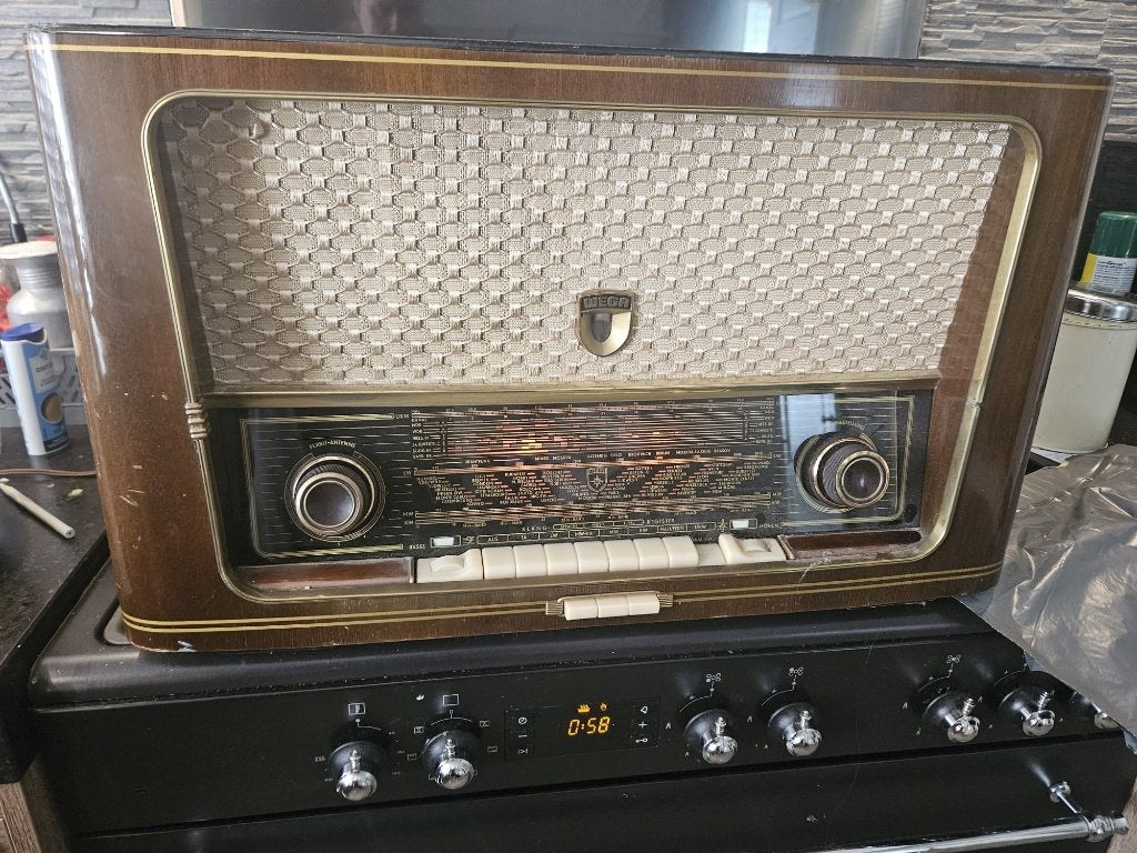 Oude buizenradio Wega, Ophalen